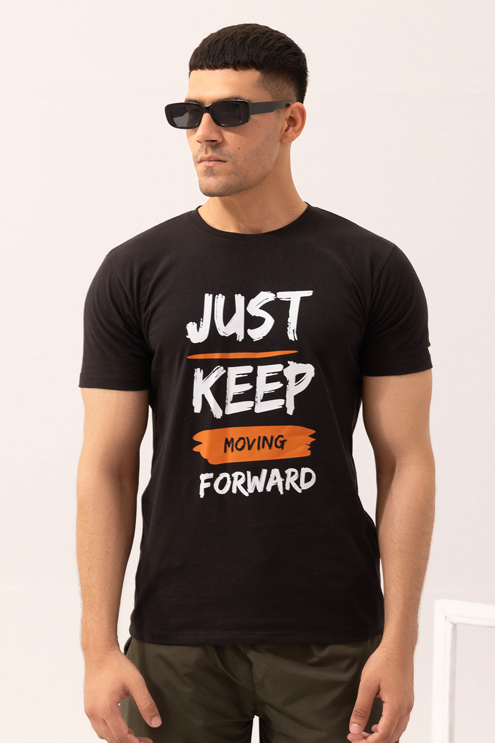 KEEP MOVING FORWARD GRAPHIC T-SHIRT